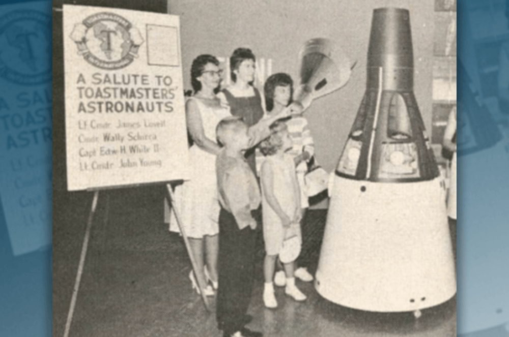 Black and white photo of women and children looking at the Gemini and Mercury space vehicles