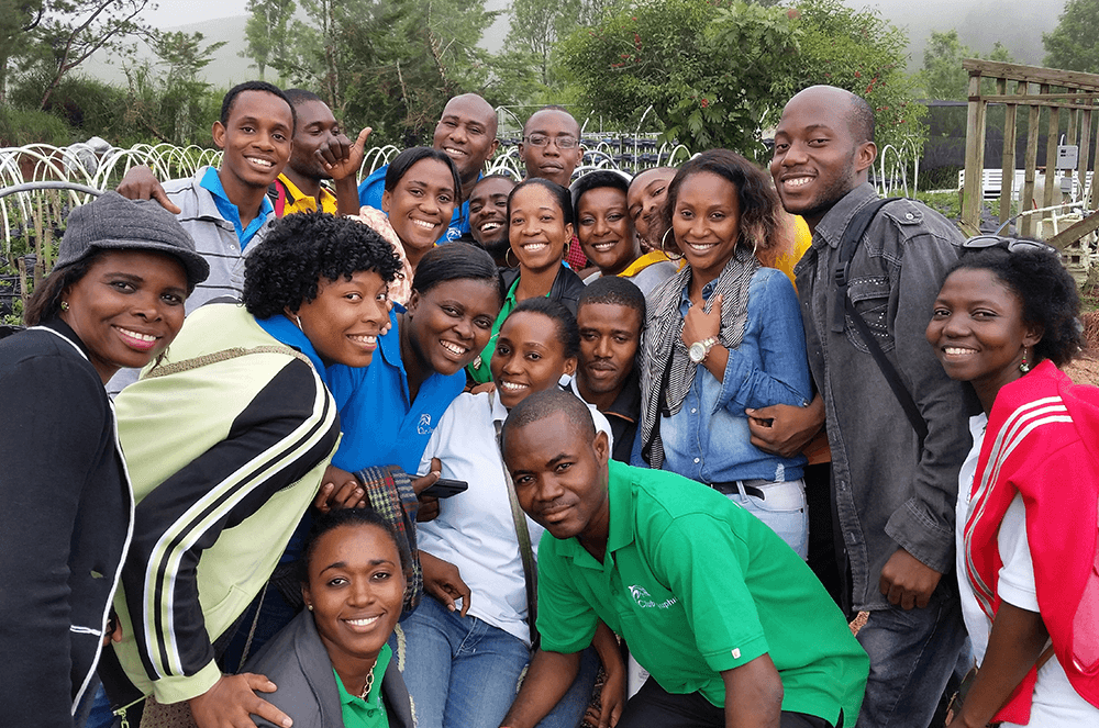 In April, members in Port-au-Prince, Haiti, celebrated the Dauphin Club’s 10-year anniversary by hiking seven kilometers to the Ranch Le Montcel hotel in Kenscoff. To commemorate the decade-long status, the club is planning monthly club activities for the remainder of the year.
