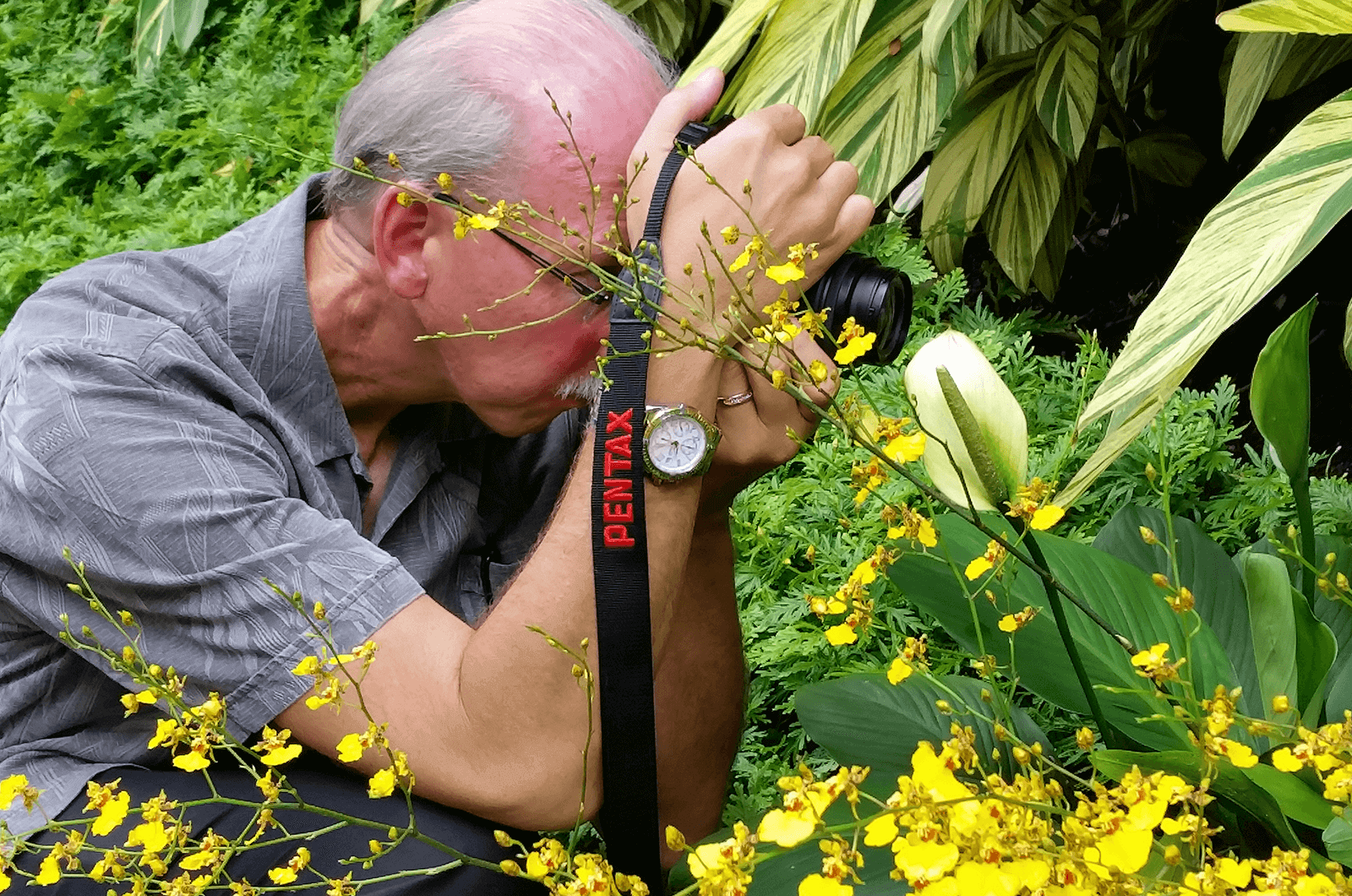 As an amateur photographer, Peck enjoys sharing the hobby with fellow Toastmasters. In this photo he is taking pictures during a trip to Singapore.